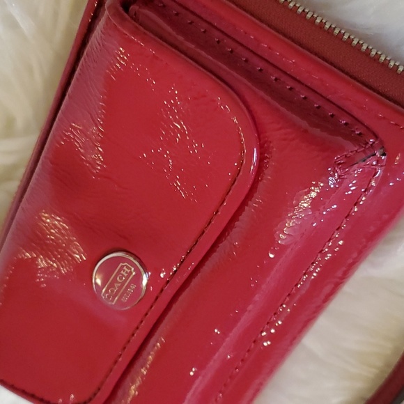 Authentic Coach Patent Leather Zip Around Wristlet Wallet in Pink - Picture 3 of 9